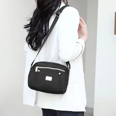 Men and women's cross-body bags are lightweight and multi-layered, perfect for shopping and traveling.
