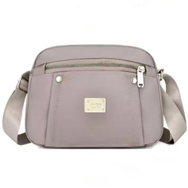 Men and women's cross-body bags are lightweight and multi-layered, perfect for shopping and traveling.
