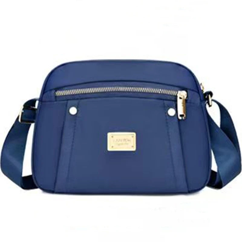 Men and women's cross-body bags are lightweight and multi-layered, perfect for shopping and traveling.